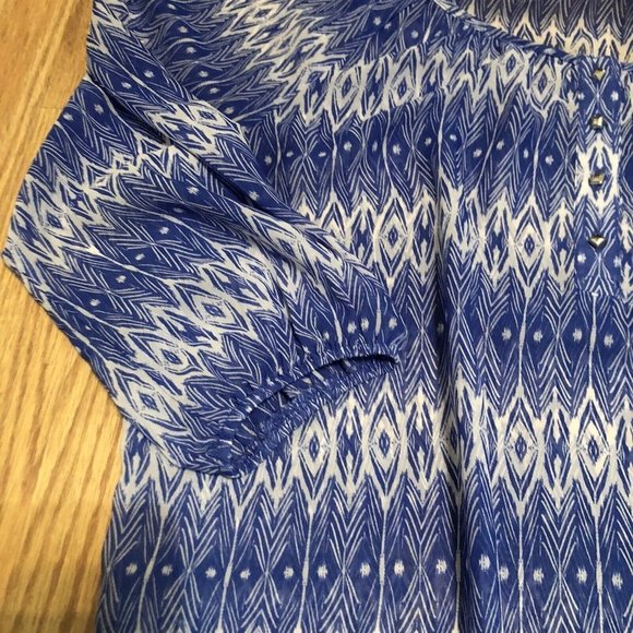 Lightweight pullover women’s blouse Sheer Smocked Waist Quarter sleeves - Picture 3 of 9